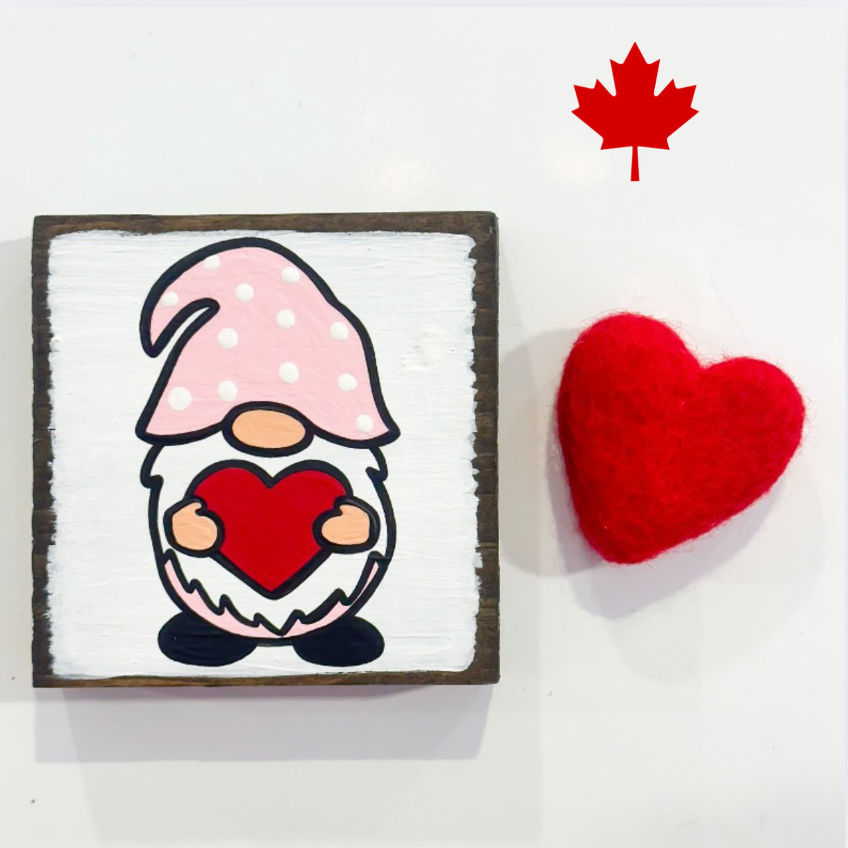 Love Gnome Shelf Sitter